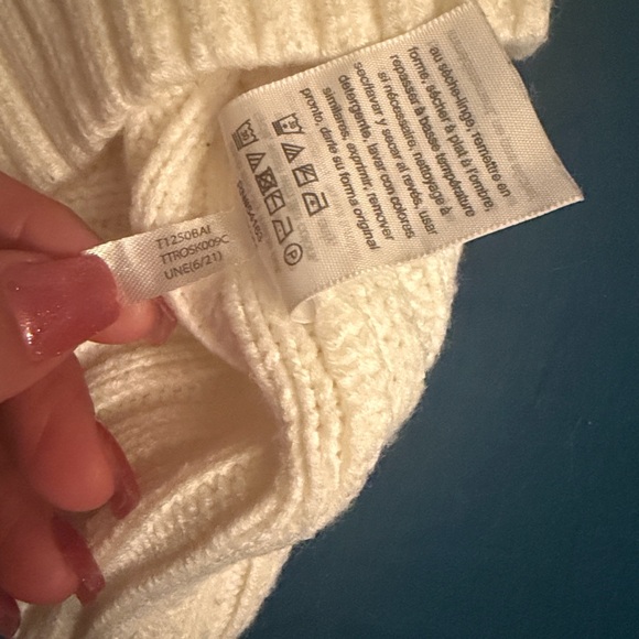 Tommy Hilfiger Cream Cable Knit Turtleneck Sweater - Picture 11 of 11